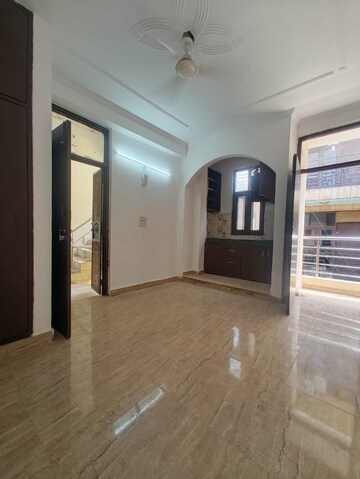 Room in 1 BHK Builder Floor at Saket – for Rent