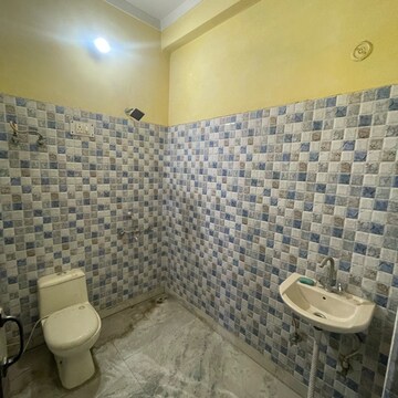 Bathroom in 2 BHK Builder Floor at Landcraft Golflink Villas, Pandav Nagar – for Rent