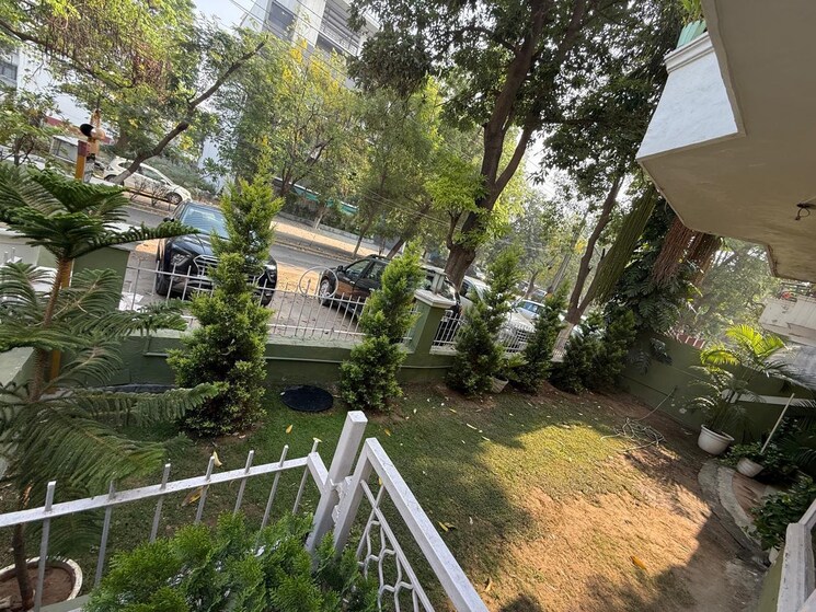 Garden, rwa-apartments-sector-116 2 Bedroom 1050 Sq.Ft. Apartment In Sector 116 Noida 8928481