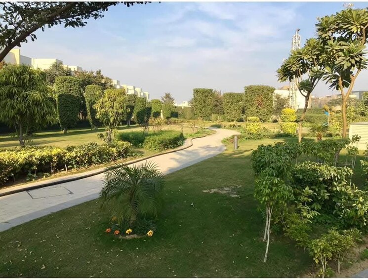 Garden, sobha-international-city-phase-1 4 Bedroom 4500 Sq.Ft. Villa In Sector 109 Gurgaon 8928514