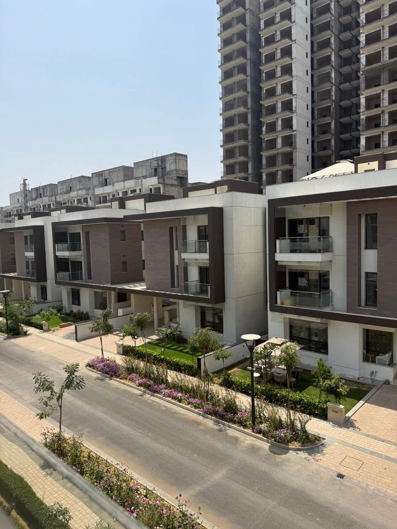 4 BHK + Pooja Room,Servant Room,Study Room,Extra Room Villa For Sale in Sobha International City Phase 1