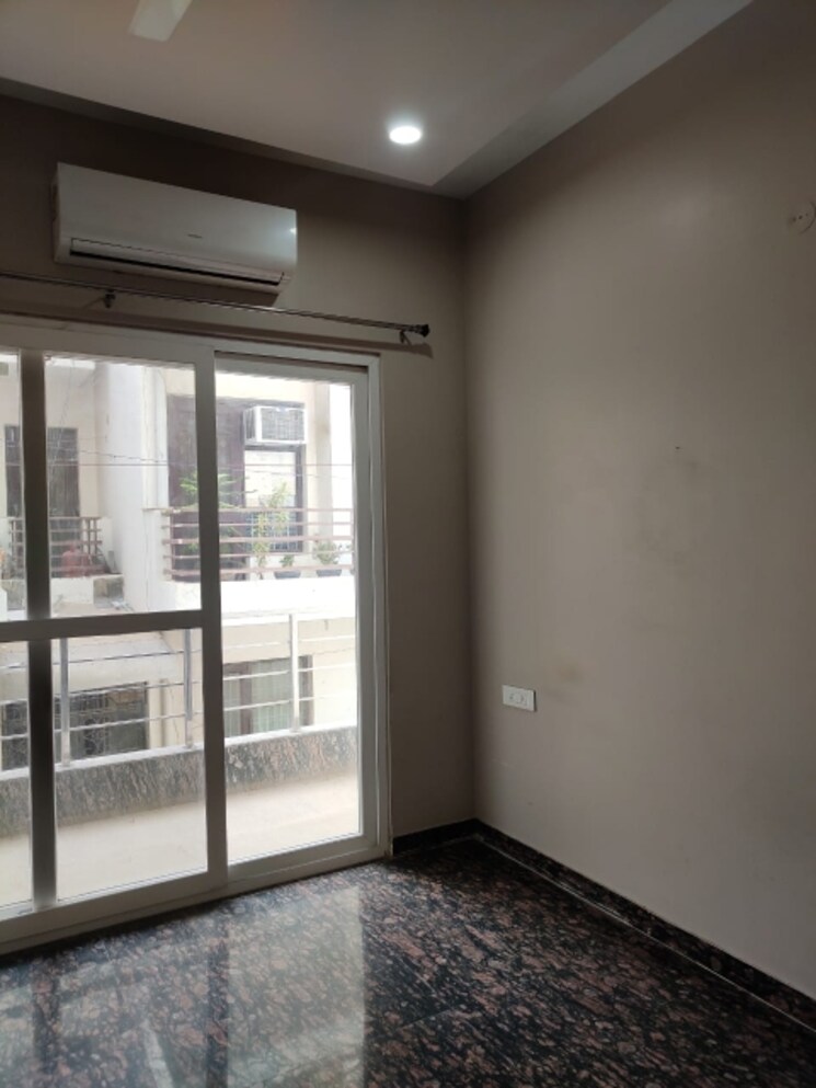 Room, unitech-south-city-ii 3 Bedroom 1850 Sq.Ft. Builder Floor In Sector 50 Gurgaon 8928546