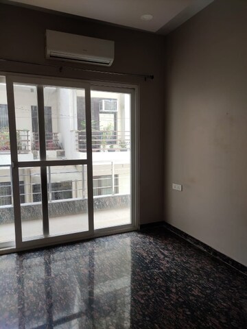 Room in 3 BHK Builder Floor at Unitech South City II, Sector 50 – for Rent