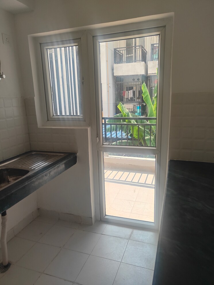 Balcony, parklands 3 Bedroom 180 Sq.Yd. Builder Floor In Sector 85 Faridabad 8928575