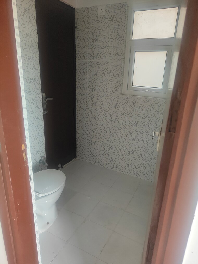 undefined, parklands 3 Bedroom 180 Sq.Yd. Builder Floor In Sector 85 Faridabad 8928575