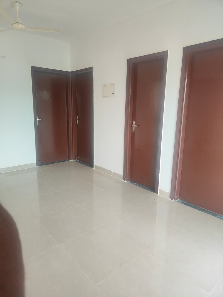 Room, parklands 3 Bedroom 180 Sq.Yd. Builder Floor In Sector 85 Faridabad 8928575