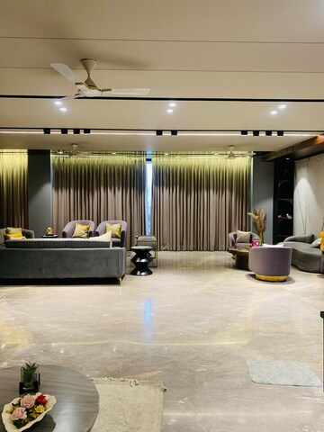 Living Room in 4 BHK Builder Floor at DLF Royale Residences, Dlf Phase I – for Rent
