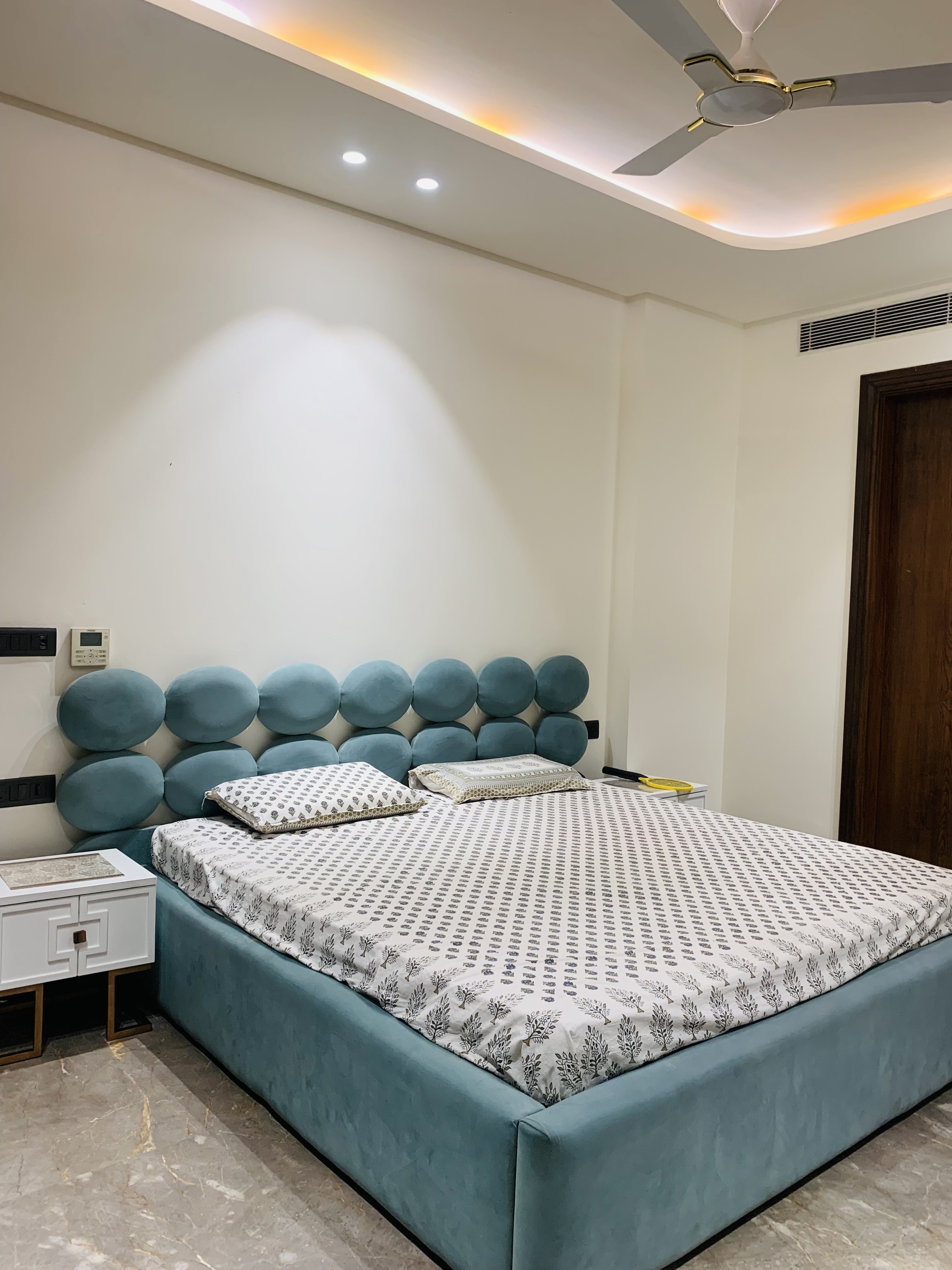 4 BHK + Servant Room Builder Floor For Rent in DLF Royale Residences