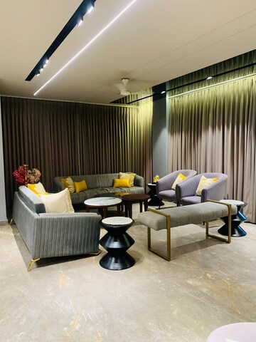 Master Bedroom in 4 BHK Builder Floor at DLF Royale Residences, Dlf Phase I – for Rent