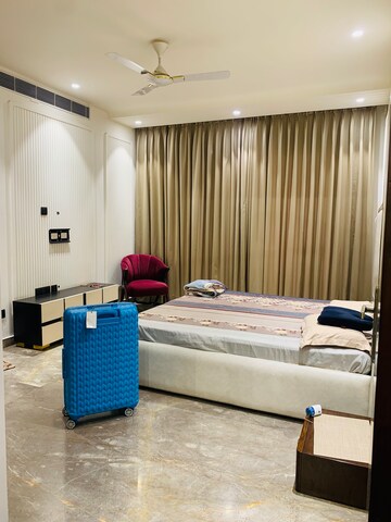 Bedroom in 4 BHK Builder Floor at DLF Royale Residences, Dlf Phase I – for Rent