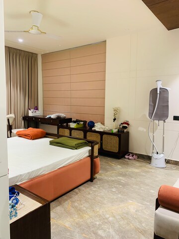 Kitchen in 4 BHK Builder Floor at DLF Royale Residences, Dlf Phase I – for Rent