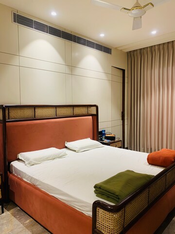 Bedroom in 4 BHK Builder Floor at DLF Royale Residences, Dlf Phase I – for Rent