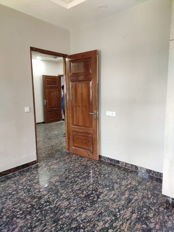 Room in 3 BHK Builder Floor at SS Mayfield Gardens, Sector 51 – for Rent