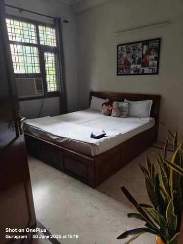 Bedroom in 3 BHK Builder Floor at Unitech South City 1, South City 1 – for Rent