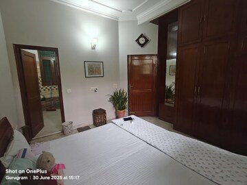 Bedroom in 3 BHK Builder Floor at Unitech South City 1, South City 1 – for Rent