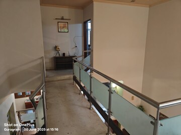 Staircase in 3 BHK Builder Floor at Unitech South City 1, South City 1 – for Rent