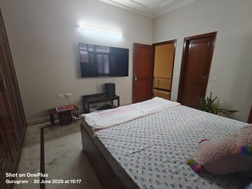 Bedroom in 3 BHK Builder Floor at Unitech South City 1, South City 1 – for Rent