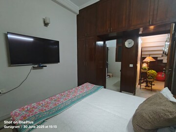 Bedroom in 3 BHK Builder Floor at Unitech South City 1, South City 1 – for Rent