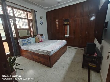 Bedroom in 3 BHK Builder Floor at Unitech South City 1, South City 1 – for Rent