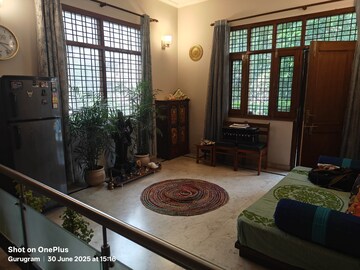 Bedroom in 3 BHK Builder Floor at Unitech South City 1, South City 1 – for Rent