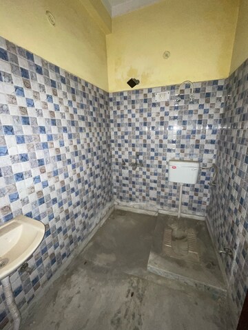 Bathroom in 2 BHK Builder Floor at Landcraft Golf Links, Pandav Nagar – for Rent