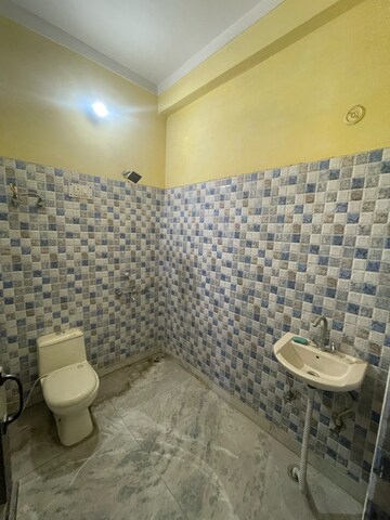 Bathroom in 2 BHK Builder Floor at Landcraft Golf Links, Pandav Nagar – for Rent