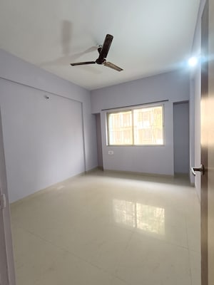 Room in 2 BHK Apartment at Kumar Primavera, Wadgaon Sheri – for Sale