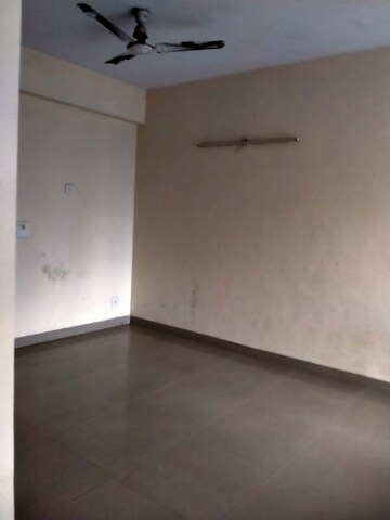 Room in 2.5 BHK Apartment at Today Ridge Residency, Sector 135 – for Rent
