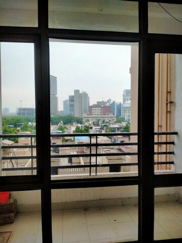 Room in 2.5 BHK Apartment at Today Ridge Residency, Sector 135 – for Rent