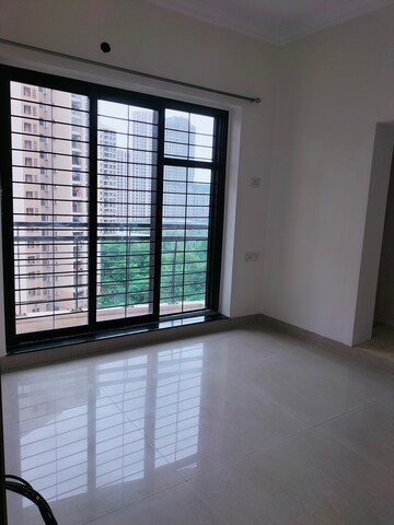 Room in 1 BHK Apartment at Raheja Heights Phase 2, Goregaon East – for Rent
