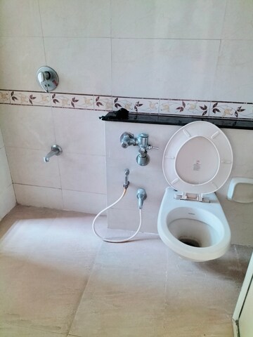 Bathroom in 1 BHK Apartment at Raheja Heights Phase 2, Goregaon East – for Rent