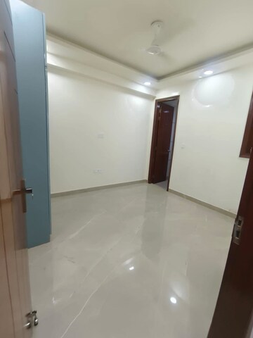 Room in 3 BHK Builder Floor at Saket – for Rent