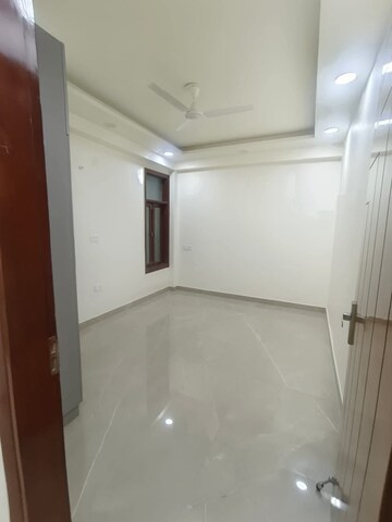 Room in 3 BHK Builder Floor at Saket – for Rent