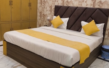 3 BHK Builder Floor For Rent in South Extension I
