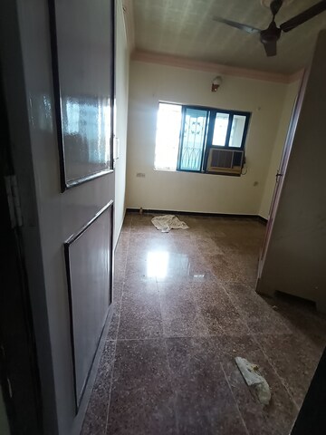 Room in 2 BHK Apartment at Dheeraj Darshan, Jogeshwari East – for Rent