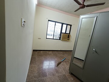 Room in 2 BHK Apartment at Dheeraj Darshan, Jogeshwari East – for Rent