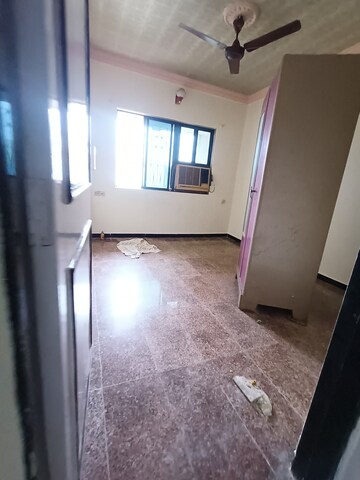 Room in 2 BHK Apartment at Dheeraj Darshan, Jogeshwari East – for Rent