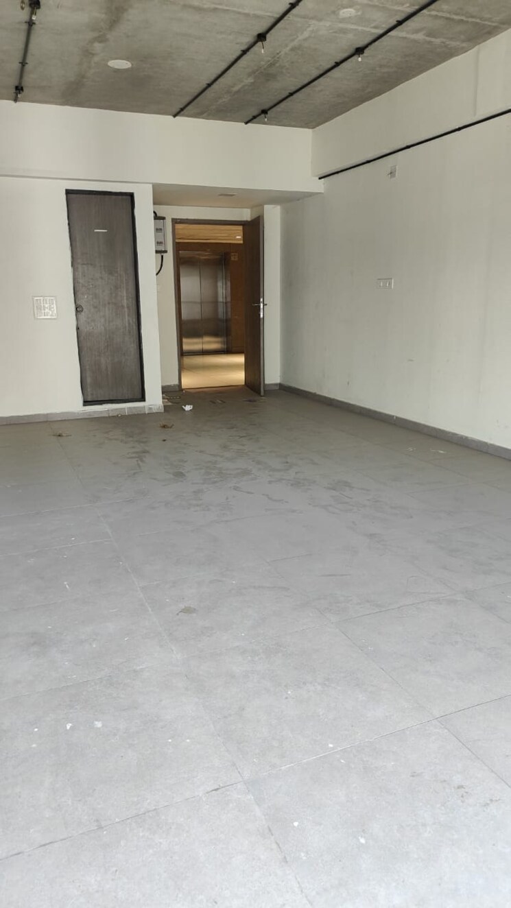 Room, zaveri-31five Commercial Office Space 700 Sq.Ft. In Makarba Ahmedabad 8928811