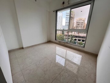 Room in 2 BHK Apartment at Poddar Spraha Diamond, Chembur – for Rent