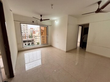 Room in 2 BHK Apartment at Poddar Spraha Diamond, Chembur – for Rent
