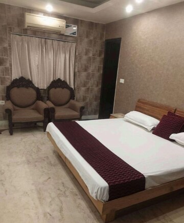 Bedroom in 4 BHK Apartment at DDA Rosewood Apartments, Vasant Kunj – for Rent