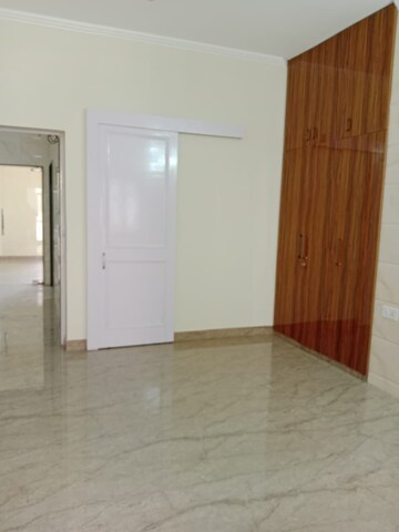 Room in 3 BHK Builder Floor at Kalkaji – for Rent
