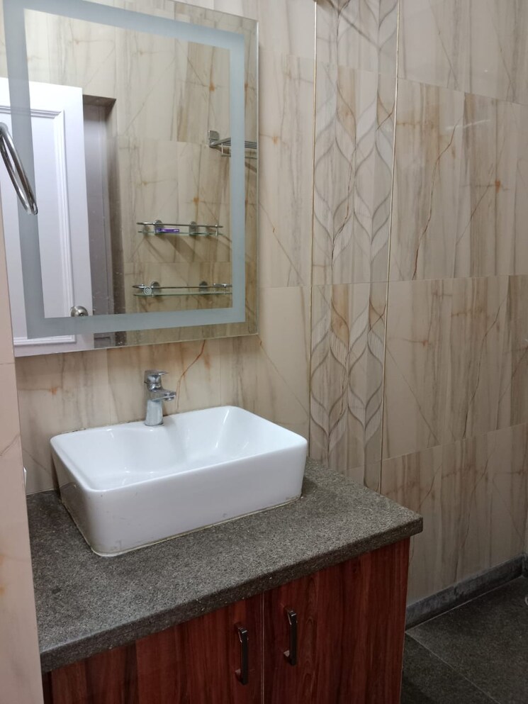 Bathroom, kalkaji 3 Bedroom 1800 Sq.Ft. Builder Floor In Kalkaji Delhi 8928892
