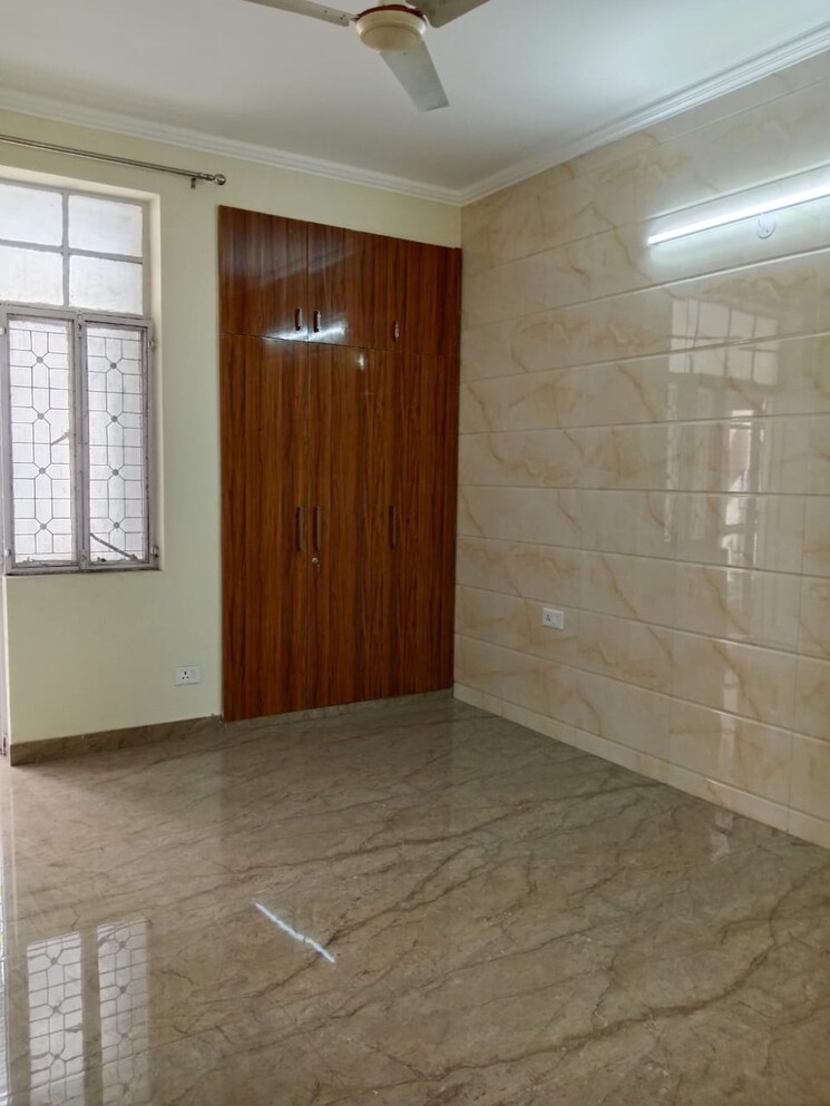 Room, kalkaji 3 Bedroom 1800 Sq.Ft. Builder Floor In Kalkaji Delhi 8928892