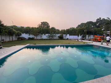 Swimming Pool in 5 BHK Villa at Vasant Kunj – for Rent