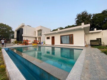 Swimming Pool in 5 BHK Villa at Vasant Kunj – for Rent