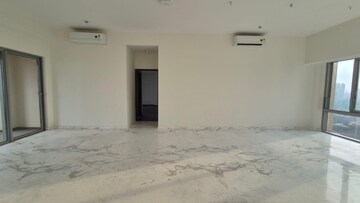 Room in 3 BHK Apartment at Piramal Aranya, Byculla – for Rent