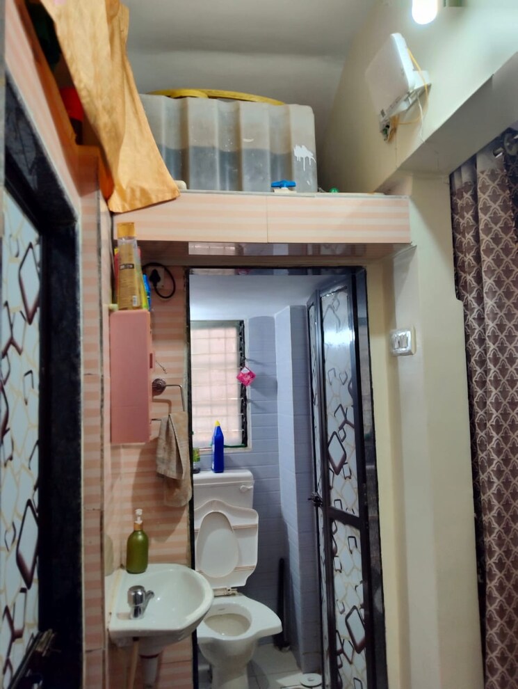 Bathroom, geeta nagar 1 Bedroom 420 Sq.Ft. Apartment In Geeta Nagar Thane 8925497