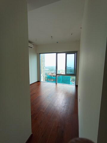 Room in 2 BHK Apartment at Piramal Aranya Avyan, Byculla – for Rent