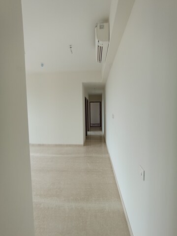 Room in 2 BHK Apartment at Piramal Aranya Avyan, Byculla – for Rent